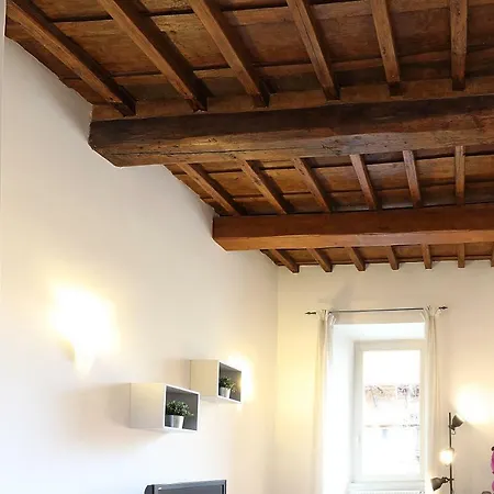 Croce 77 Central Apartment