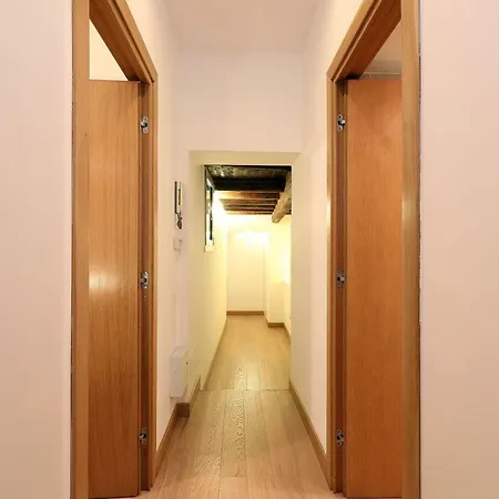 Croce 77 Central 公寓 *